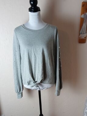 Skonhet Women’s Light Gray Knot-Hem Long Sleeve Top with Pearl Detail